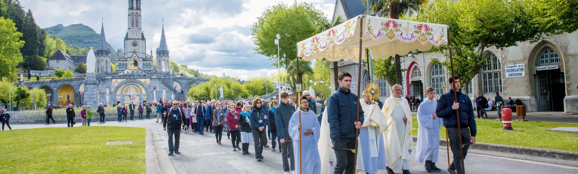 Sakramentsprozession in Lourdes, Frankreich, © Bayerisches Pilgerbüro