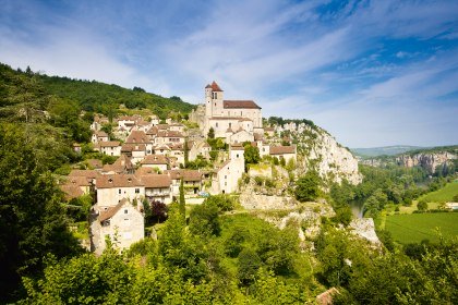 Malerische Dörfer in prominenter Lage säumen den Jakobsweg, Frankreich, © iStockphoto.com - chrisat