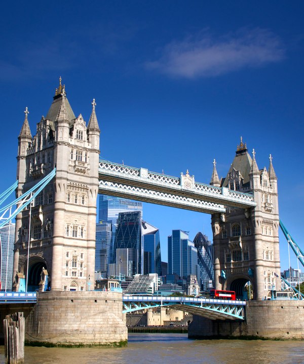 london-tower-bridge-copyright-seraina-larissa-unsplash-01