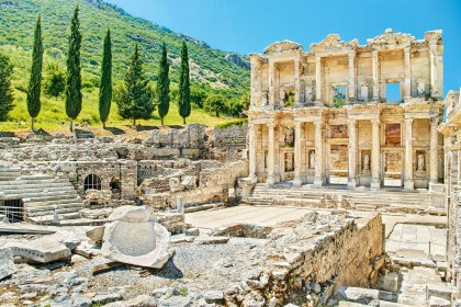 Legendär: die Celsus-Bibliothek in Ephesus, Türkei, © aygulchik99 - stock.adobe.com