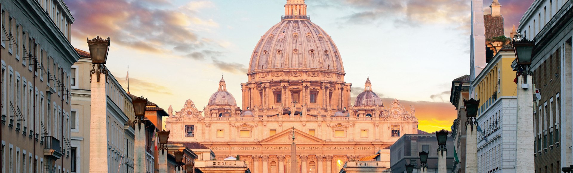 Auf der Via della Conciliazione mit Blick auf den Petersdom in Rom, Italien, © istockphoto.com©TomasSereda