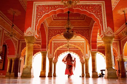 Kühle spenden die Hallen im Fort von Amber, Indien, © iStockphoto.com - redtea