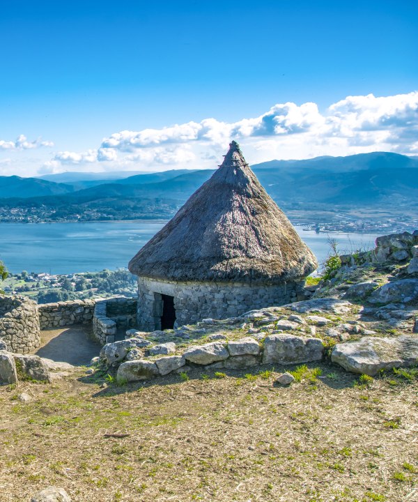 Keltendorf auf dem Monte Santa Tegra, Spanien, © Micalitus – stock.adobe.com