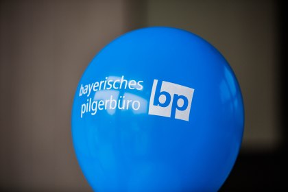 Luftballon mit Logo des Bayerischen Pilgerbüros, © Bayerisches Pilgerbüro