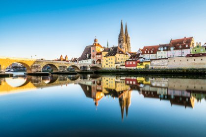 Blick auf Regensburg und die Donau, Deutschland, © Istockphoto.com©StGrafix