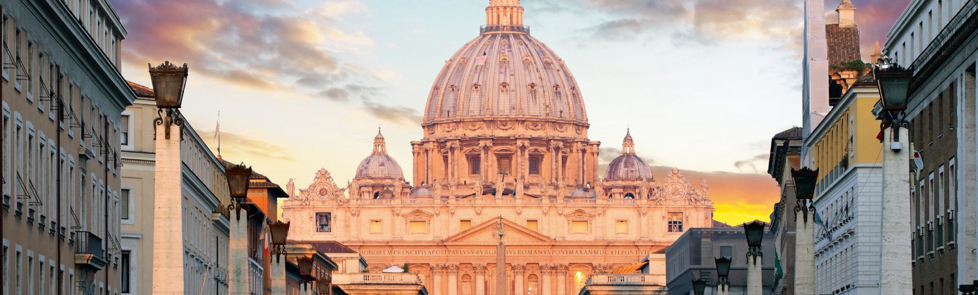 Blick über die Via della Conciliazione auf die Basilika St. Peter, © iStock Tomas Sereda