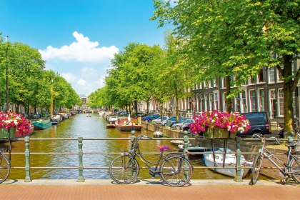 Amsterdam im Sommer, Niederlande, © Jürgen Fälchle – Fotolia.com